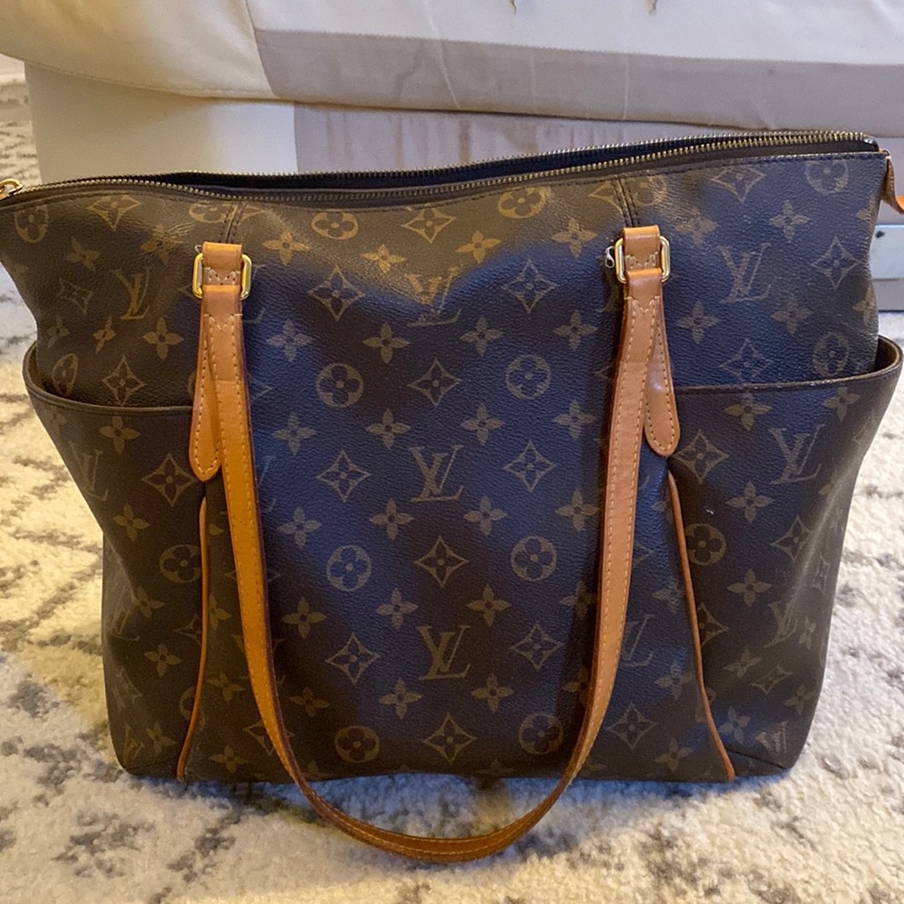 Louis Vuitton Monogram PM zipper. AUTHENTIC